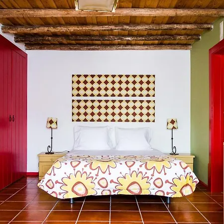 Casa Da Padeira Hotel *
